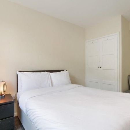 The Serene 2-Bedroom Flat W Free Street Parking Sutton  Exterior photo