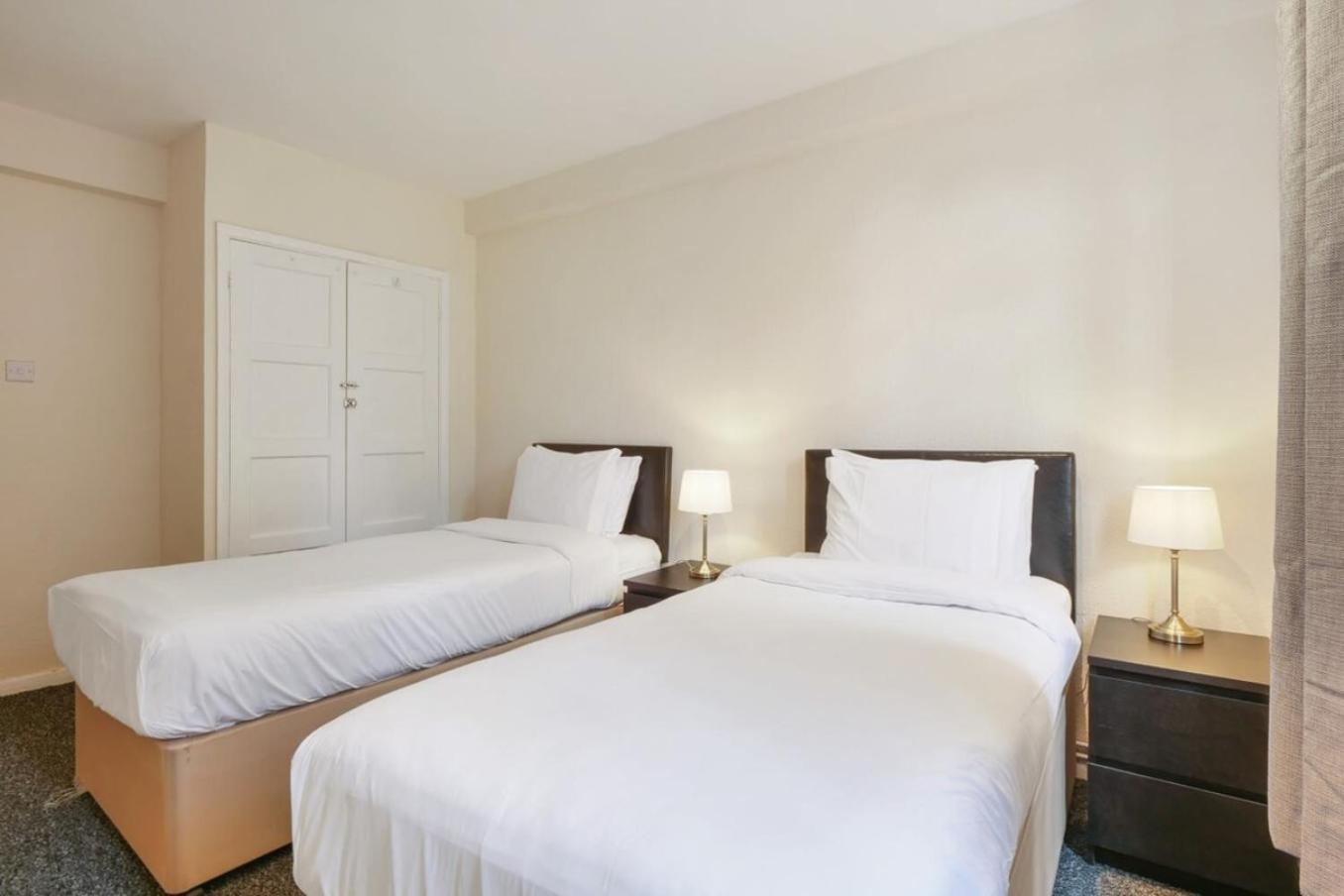 The Serene 2-Bedroom Flat W Free Street Parking Sutton  Exterior photo